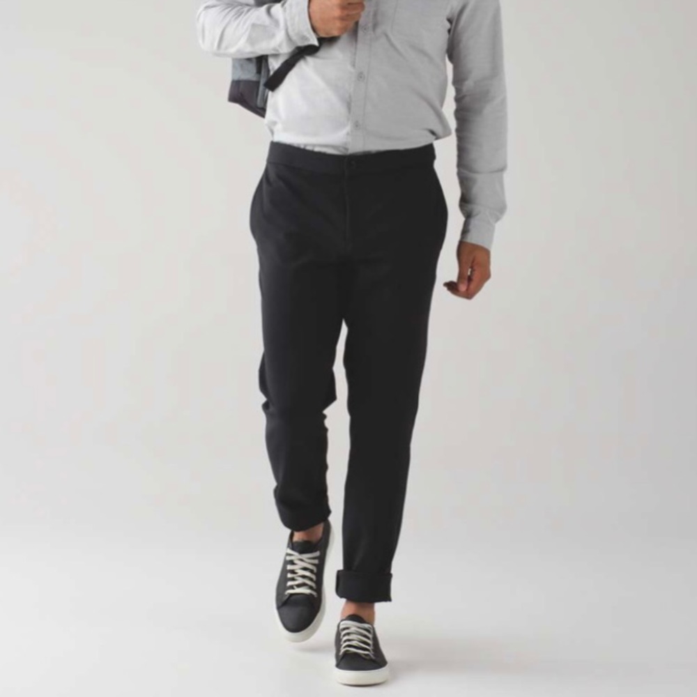 lululemon Men’s Sojourn Pant in Black